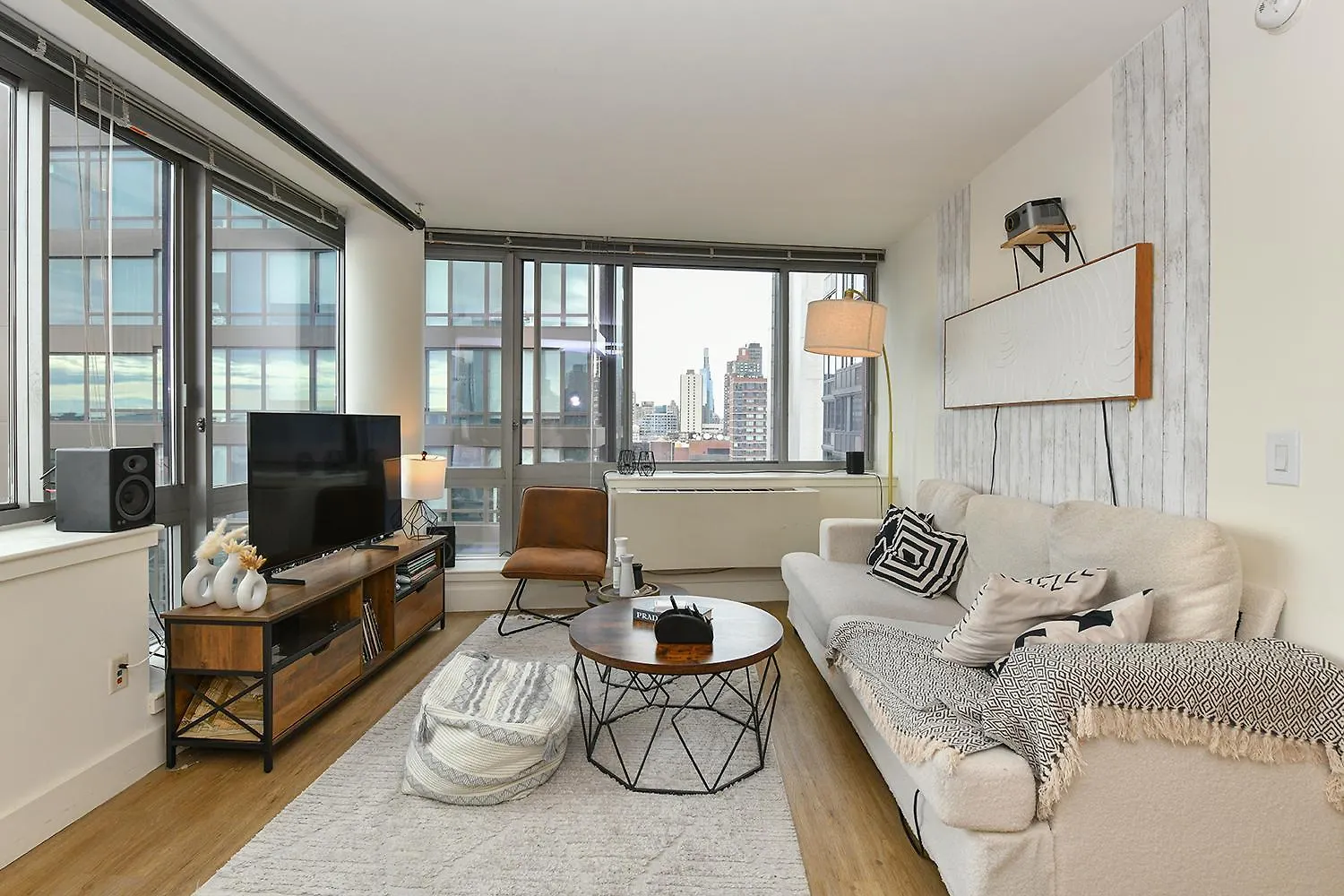 Modern Times Square 1 Bedroom Retreat New York